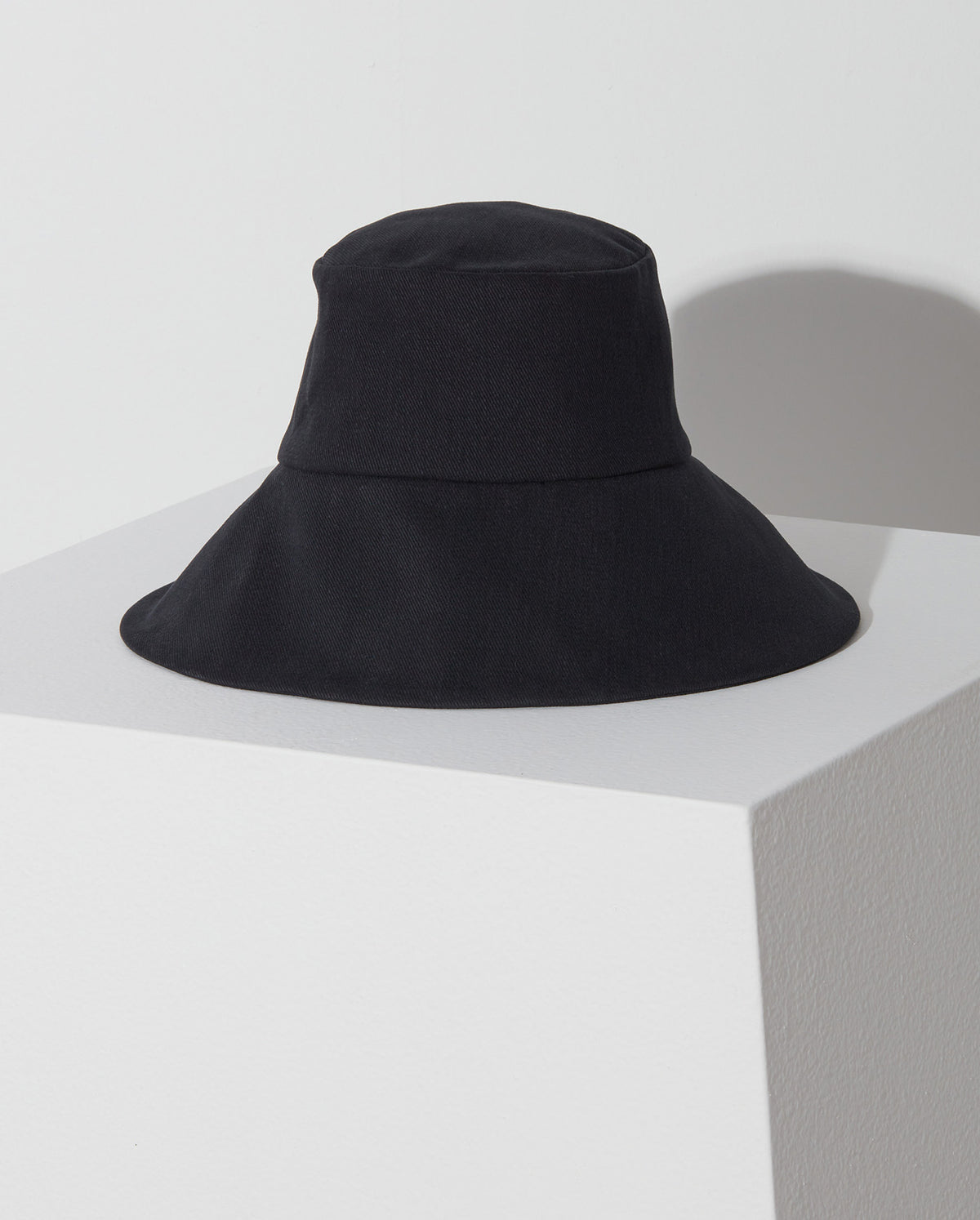 Walker Bucket Hat In Black