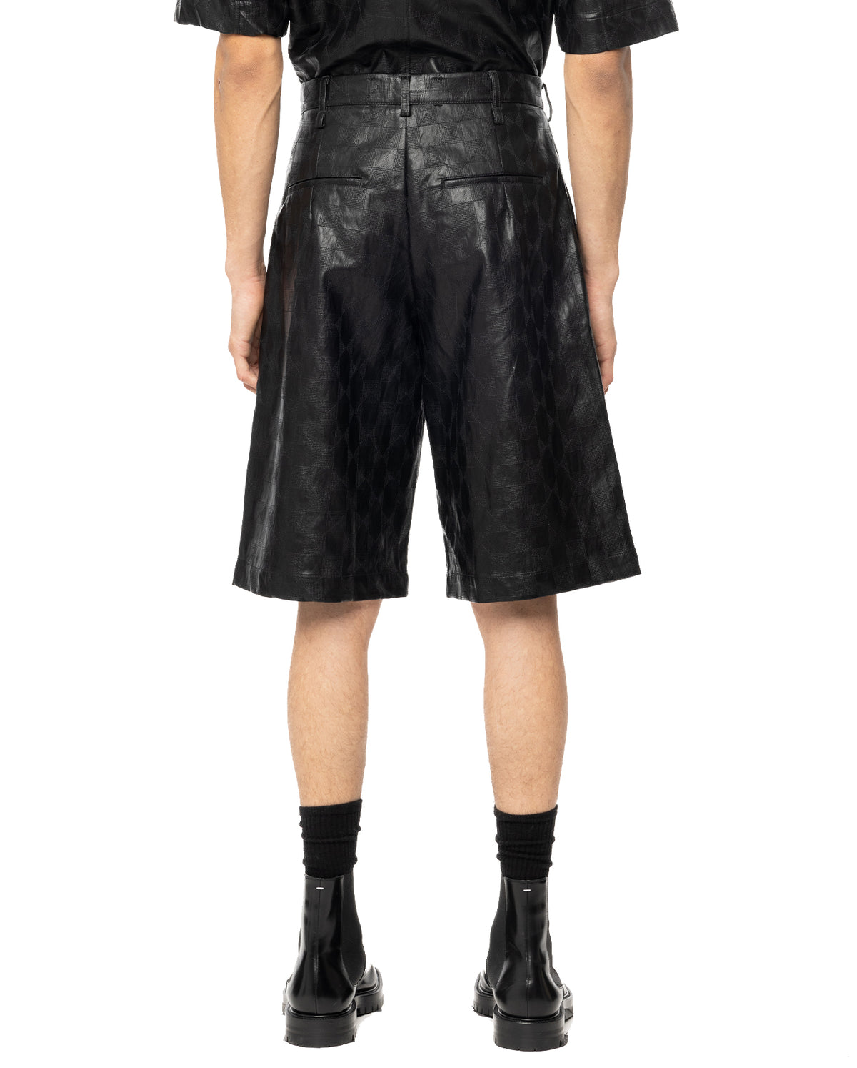Embroidered Leather Single Pleated Shorts - Black