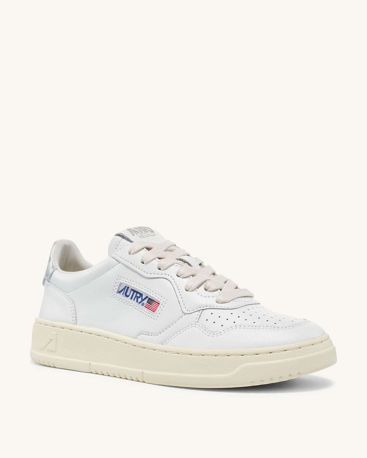 Medalist Low - White/Silver